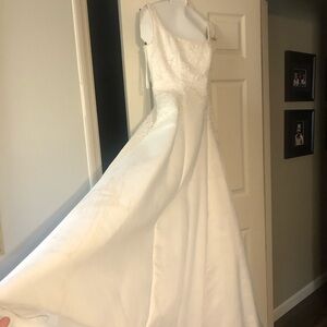 Oleg Cassini 84270 Ivory wedding Dress size 8 (altered to fit size 4/6) $950
